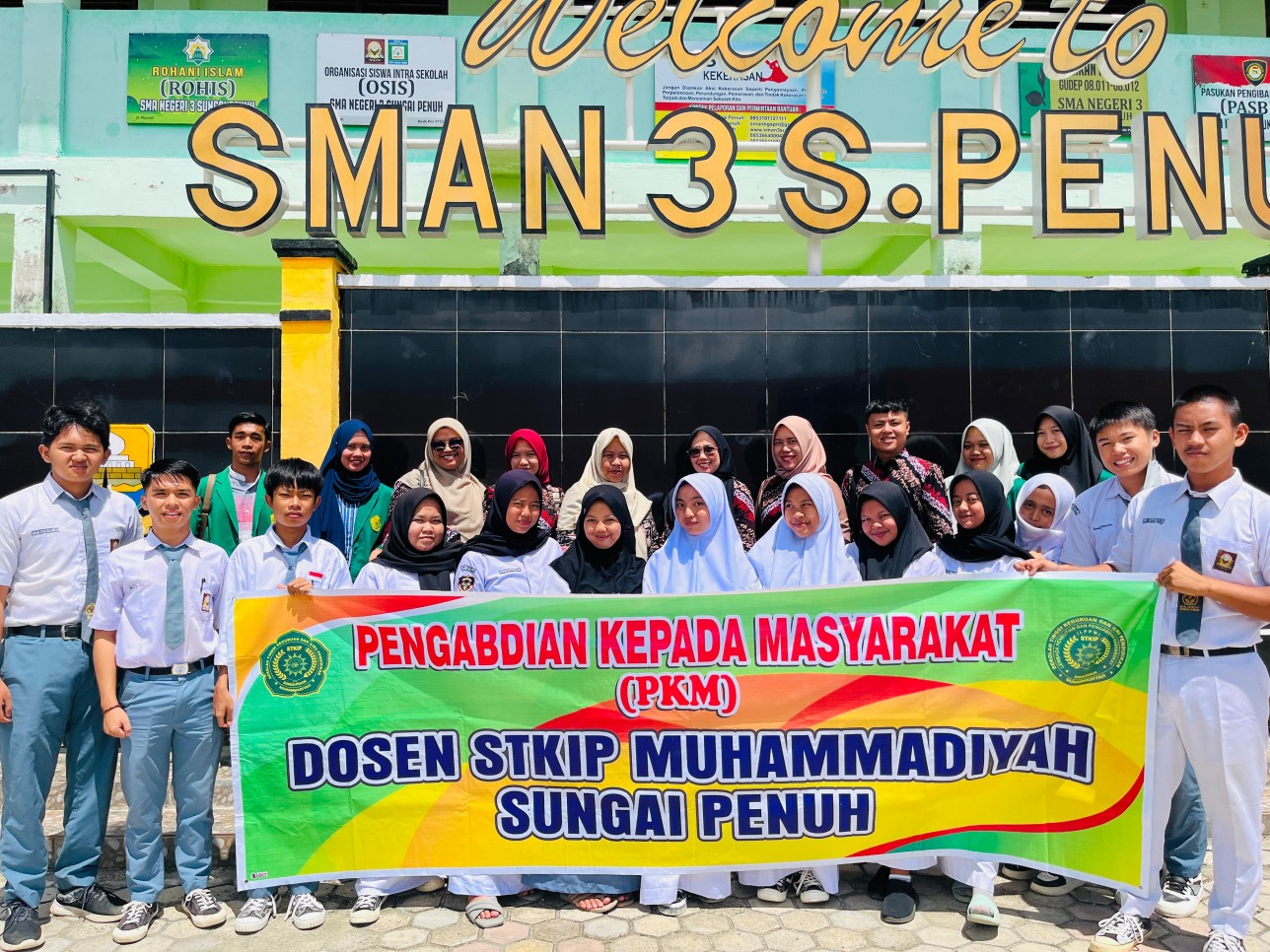 Program Studi Pendidikan Bahasa Indonesia STKIP Muhammadiyah Sungai Penuh Gelar Pengabdian Kepada Masyarakat di SMA Negeri 3 Sungai Penuh