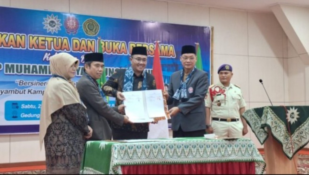 Majelis Diktilitbang PP Muhammadiyah resmi melantik Mahli Zainuddin Tago sebagai Ketua STKIP Muhammadiyah Sungai Penuh periode 2024–2026 dalam acara yang digelar di Gedung Nasional Sungai Penuh pada Sabtu, 22 Maret.