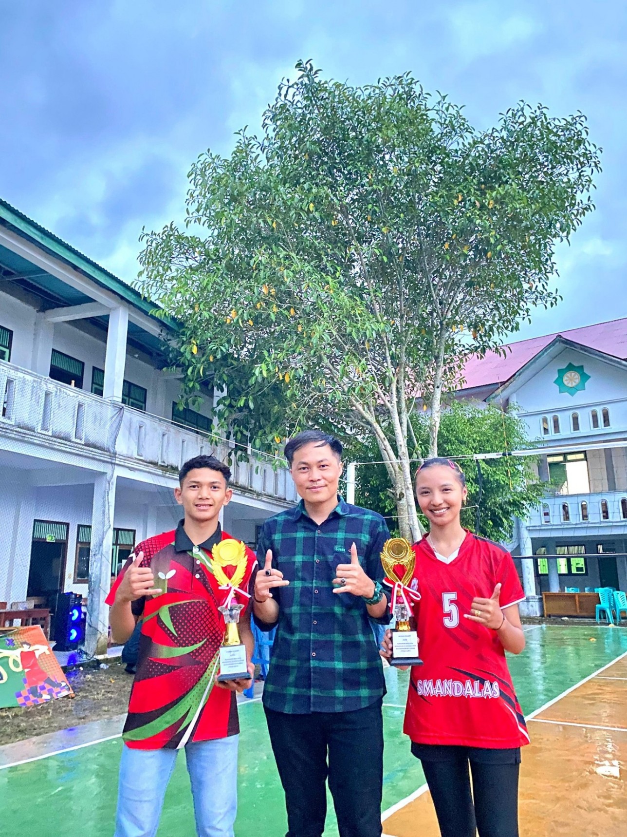 Terpilih sebagai Pemain Terbaik (Kategori Elegant) Putra dan Putri dalam Turnamen Bola Voli STKIP Muhammadiyah Sungai Penuh Tahun 2025